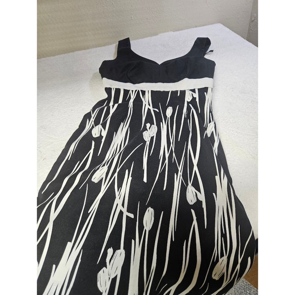 White House Black Market 50s Style Floral Sheath Dress Black White Size 4 - Picture 3 of 5